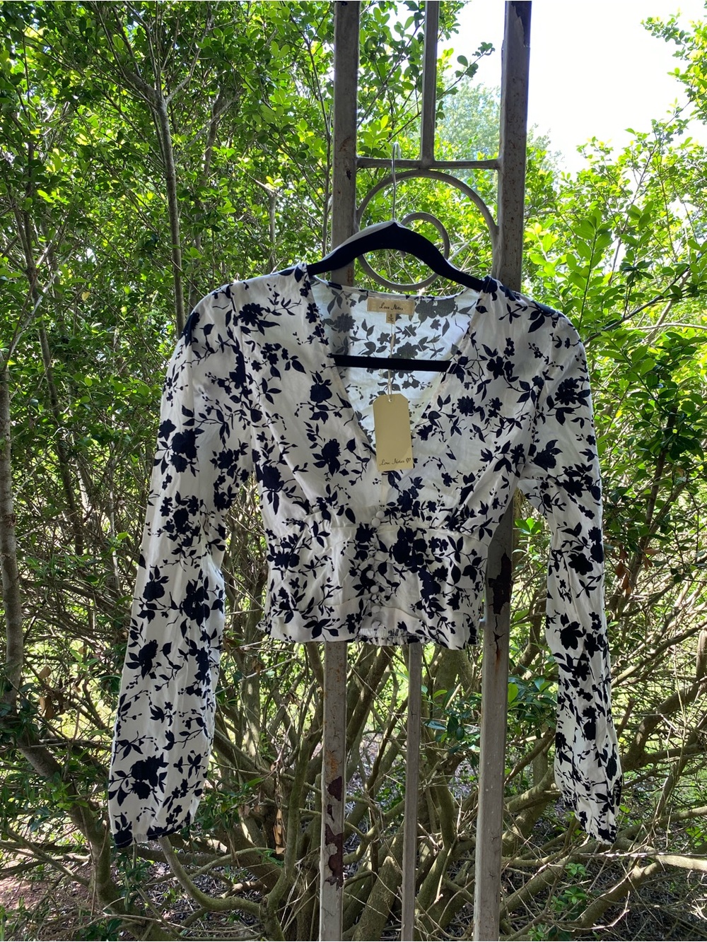 Love Notes Black & White Floral V-Neck Long Sleeve Crop Top